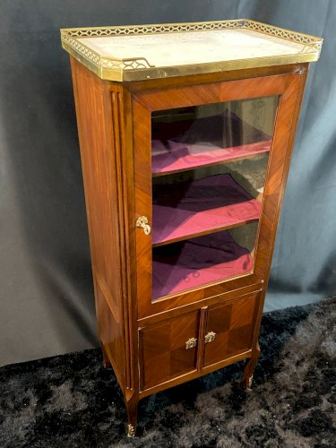 Petite vitrine XIXe de style Transition Louis XV Louis XVI