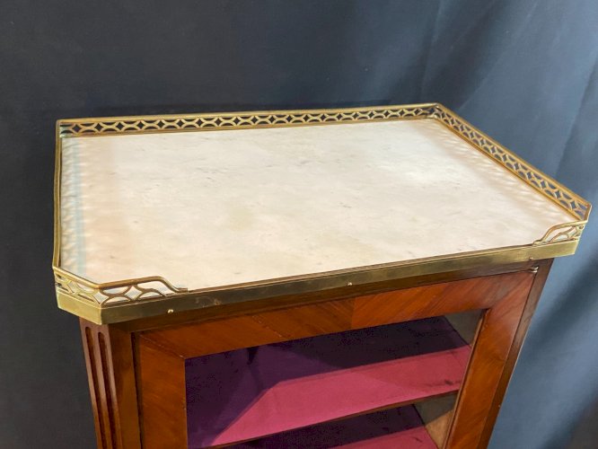 Petite vitrine XIXe de style Transition Louis XV Louis XVI