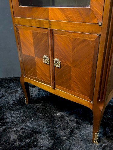 Petite vitrine XIXe de style Transition Louis XV Louis XVI