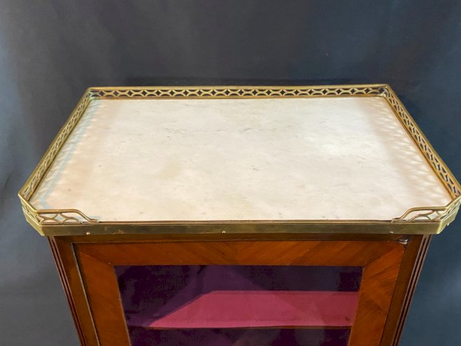 Petite vitrine XIXe de style Transition Louis XV Louis XVI