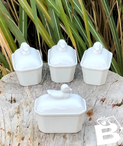 Petites terrines blanches en porcelaine