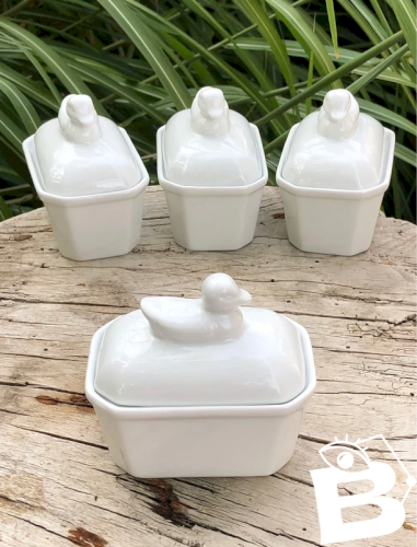 Petites terrines blanches en porcelaine