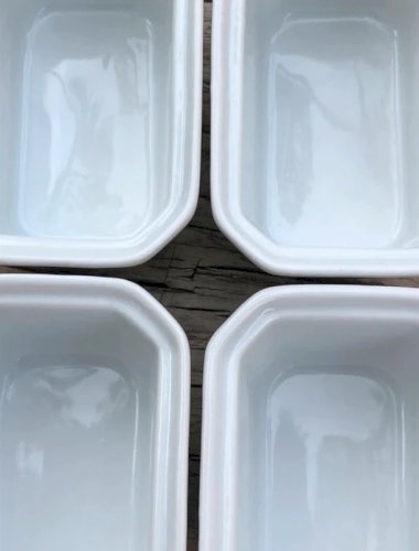 Petites terrines blanches en porcelaine