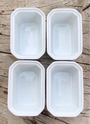 Petites terrines blanches en porcelaine
