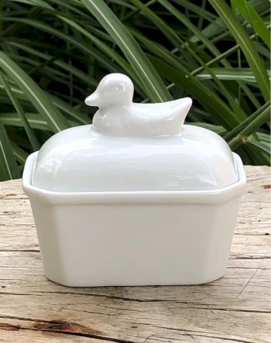 Petites terrines blanches en porcelaine