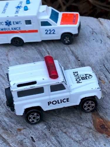 Petites voitures Majorette thème Pompiers et Police