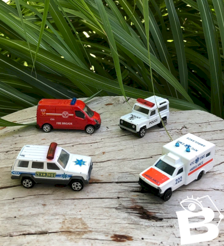Petites voitures Majorette thème Pompiers et Police