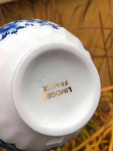 Petits bols en porcelaine de Limoges motifs fleurs bleues