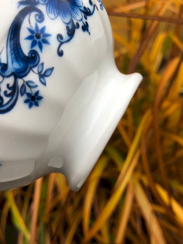 Petits bols en porcelaine de Limoges motifs fleurs bleues