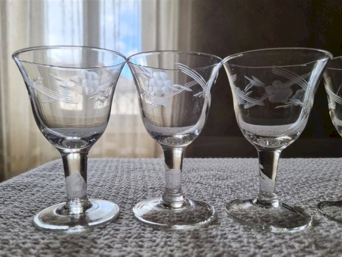 Petits verres à pied