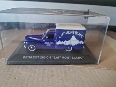 Peugeot 203 C8 Lait Mont Blanc    1/43. Fff