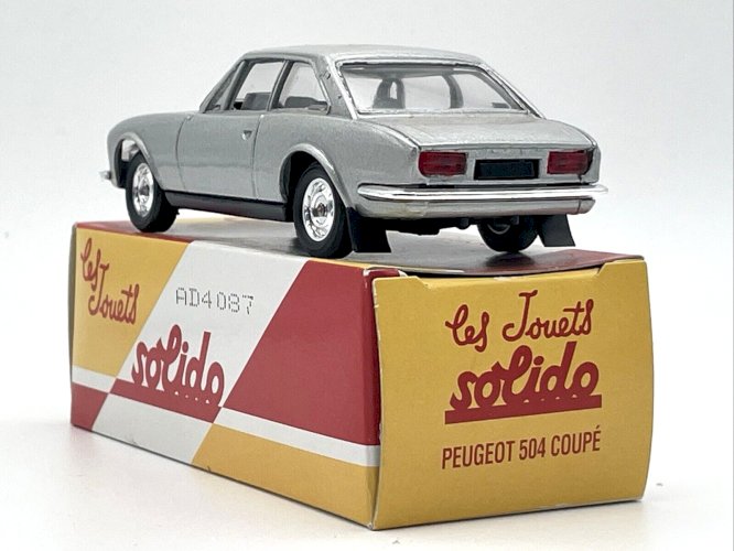 Peugeot 504 Coupé (1978) 1/43 Solido