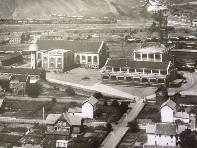 Photo aérienne Lapie année 1950 -Mine de charbon (région de Lens, Pas-De-Calais)