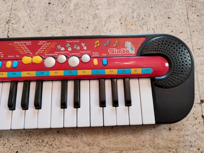 Piano electronique en bon etat marque simba