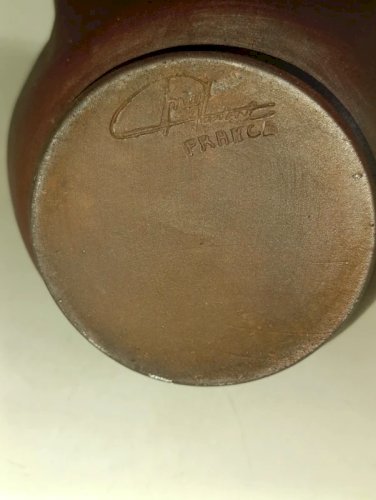 pichet ancien en gres signé Jean Dubost en bon etat