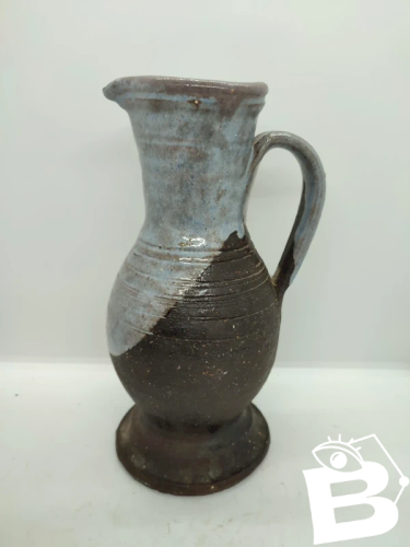Pichet ancien signature a reconnaître dans le goût Gilbert Valentin en bon état