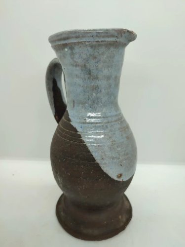 Pichet ancien signature a reconnaître dans le goût Gilbert Valentin en bon état