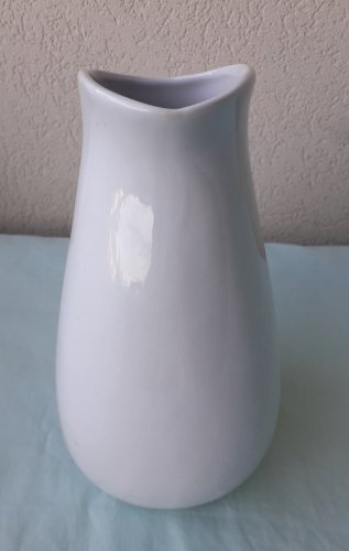 Pichet blanc en céramique