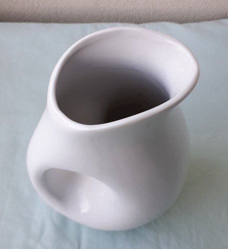Pichet blanc en céramique