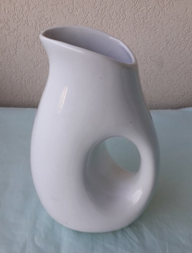 Pichet blanc en céramique
