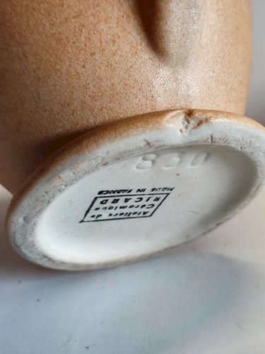 pichet boule fabrique par les ateliers de ceramique Ricard en bon etat