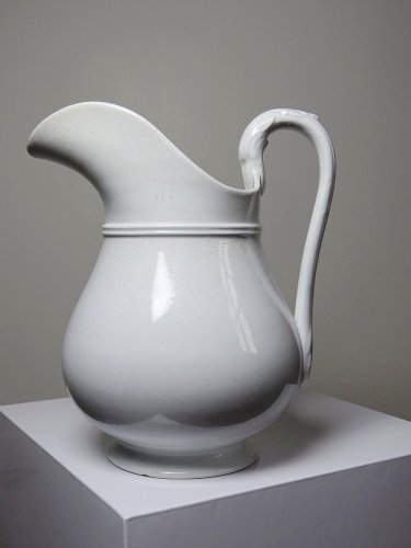 Pichet broc de toilette en faïence blanche ancienne Pexonne France
