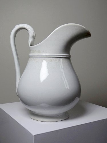 Pichet broc de toilette en faïence blanche ancienne Pexonne France