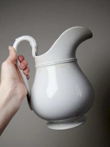 Pichet broc de toilette en faïence blanche ancienne Pexonne France