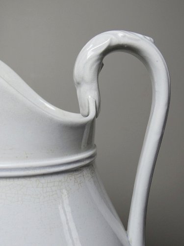 Pichet broc de toilette en faïence blanche ancienne Pexonne France