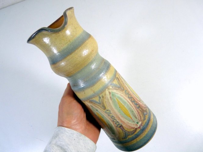 Pichet céramique peinte Vallauris signé Marius Besson, H - 23,5 cm