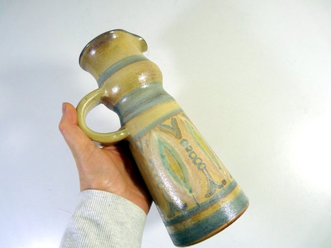 Pichet céramique peinte Vallauris signé Marius Besson, H - 23,5 cm