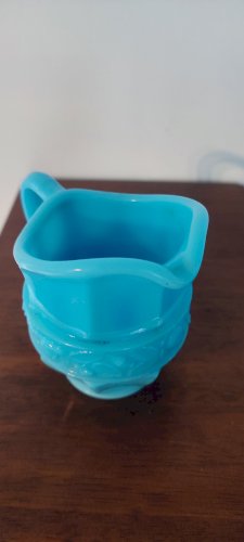 Pichet , crémier en opaline vintage