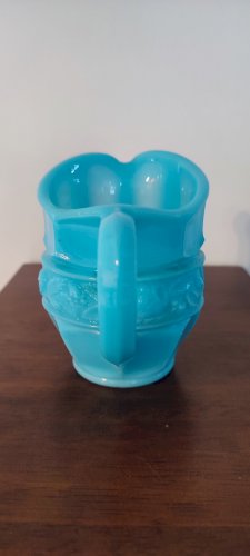 Pichet , crémier en opaline vintage