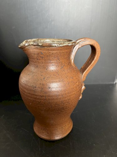 Pichet cruche en grès artisanal marque à identifier céramique  poterie artisanat