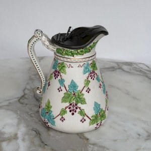 Vase decoration with vine leaves application 19th century marked Edwards M4012.