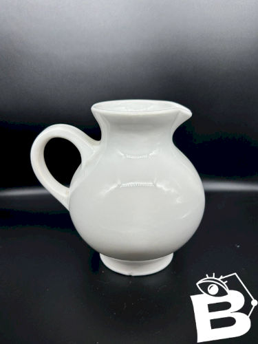 pichet en faience blanche cerise