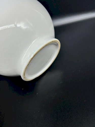 pichet en faience blanche cerise