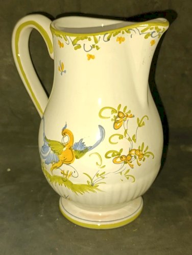 pichet en faience signé Mufraggi à moustiers fait main en bon etat