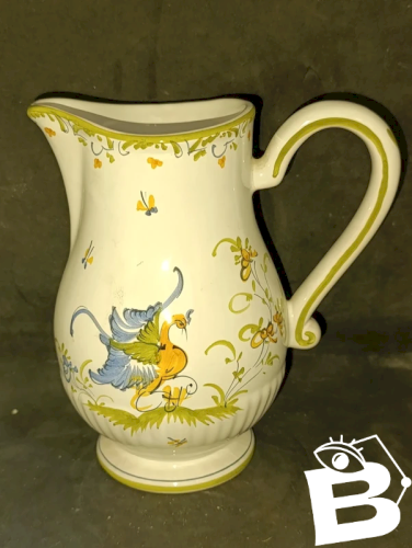 pichet en faience signé Mufraggi à moustiers fait main en bon etat