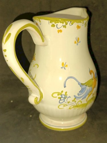 pichet en faience signé Mufraggi à moustiers fait main en bon etat
