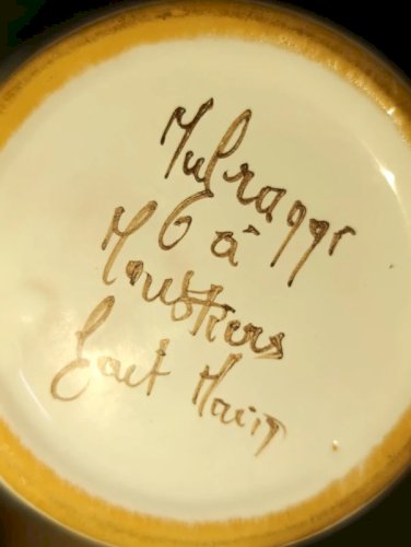 pichet en faience signé Mufraggi à moustiers fait main en bon etat