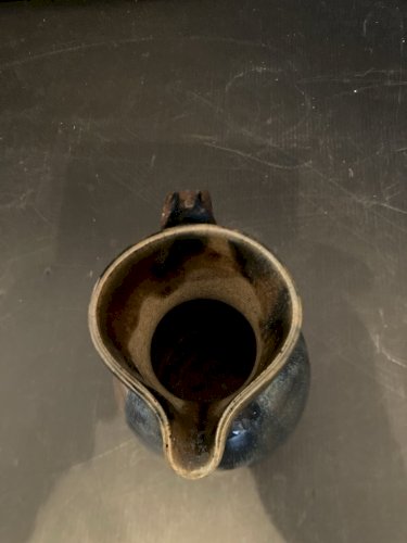 Pichet en grés émaillé fond marron à coulures bleus poterie potier artisant