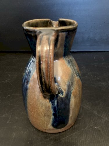 Pichet en grés émaillé fond marron à coulures bleus poterie potier artisant