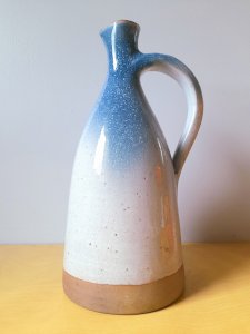 Pichet en grès signé Roger Jacques 