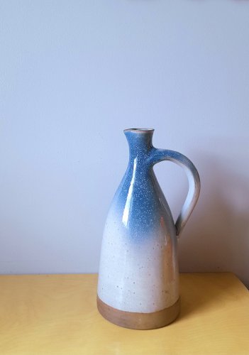 Pichet en grès signé Roger Jacques 