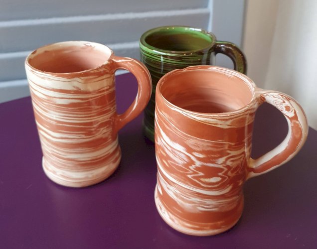 Pichet et 3 mugs en céramique