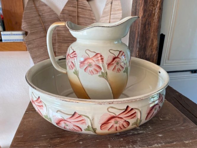 Pichet et cuvette en tôle émaillée Art Nouveau