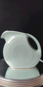 Pichet “Fiesta Disc Pitcher” Made in USA  Streamline Art Déco