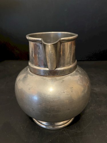 Pichet métal argenté  LE MANS classic 2010  24 heures du Mans automobile trophée