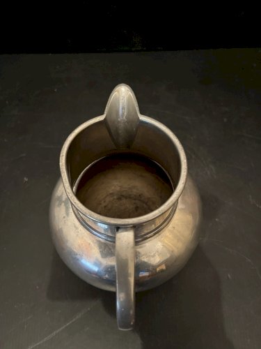 Pichet métal argenté  LE MANS classic 2010  24 heures du Mans automobile trophée